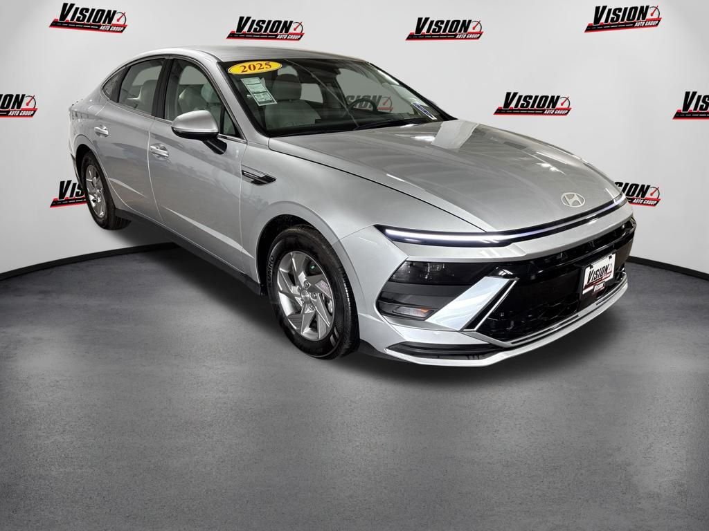 Certified Used 2025 Silver Hyundai SE image 3