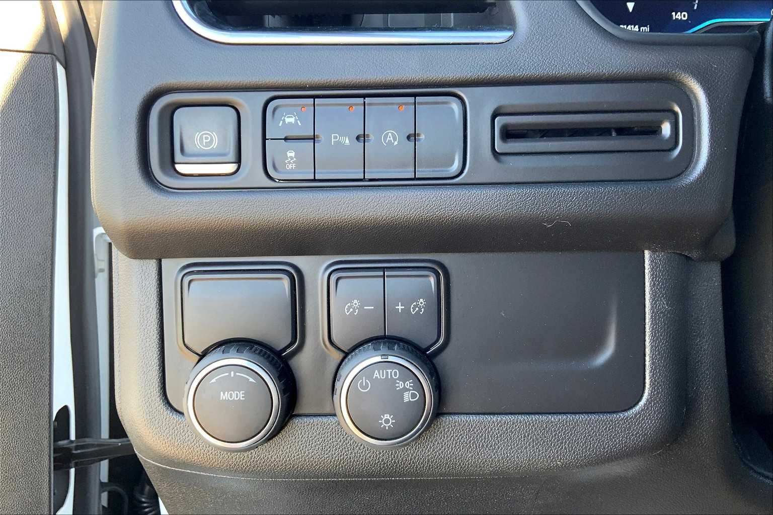 Used 2024 Summit White Chevrolet RST image 35