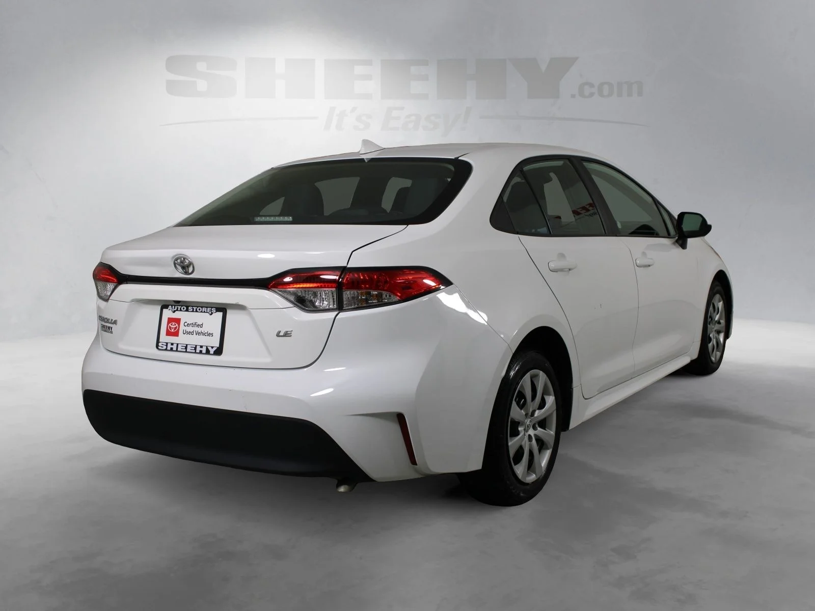 Used 2025 White Toyota LE image 12