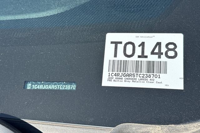 New 2026 Baltic Gray Metallic Clear-Coat Exterior Paint Jeep Laredo Altitude image 27