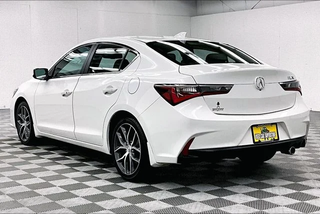 Used 2022 Platinum White Pearl Acura Premium Package image 2