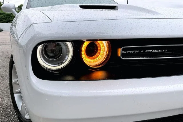 Used 2023 White Dodge SXT image 31