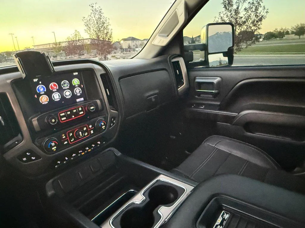 Used 2016 Onyx Black GMC DENALI image 13