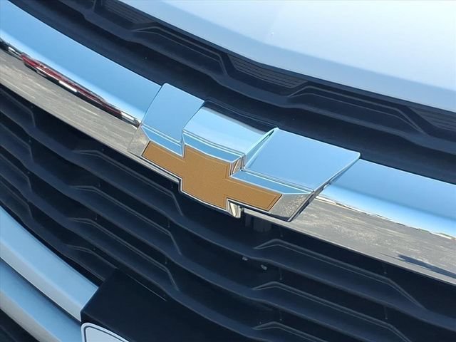 New 2026 Summit White Chevrolet LT image 25