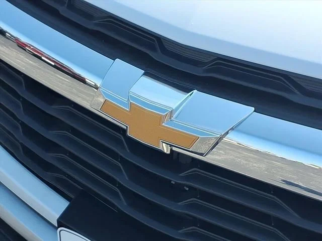 New 2026 Summit White Chevrolet LT image 25