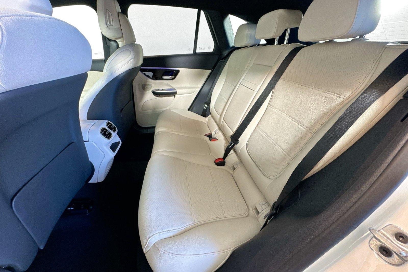 New 2026 Polar White Mercedes-Benz GLC 300 image 21