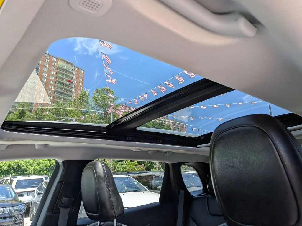 Used 2021 White Jeep Limited image 21