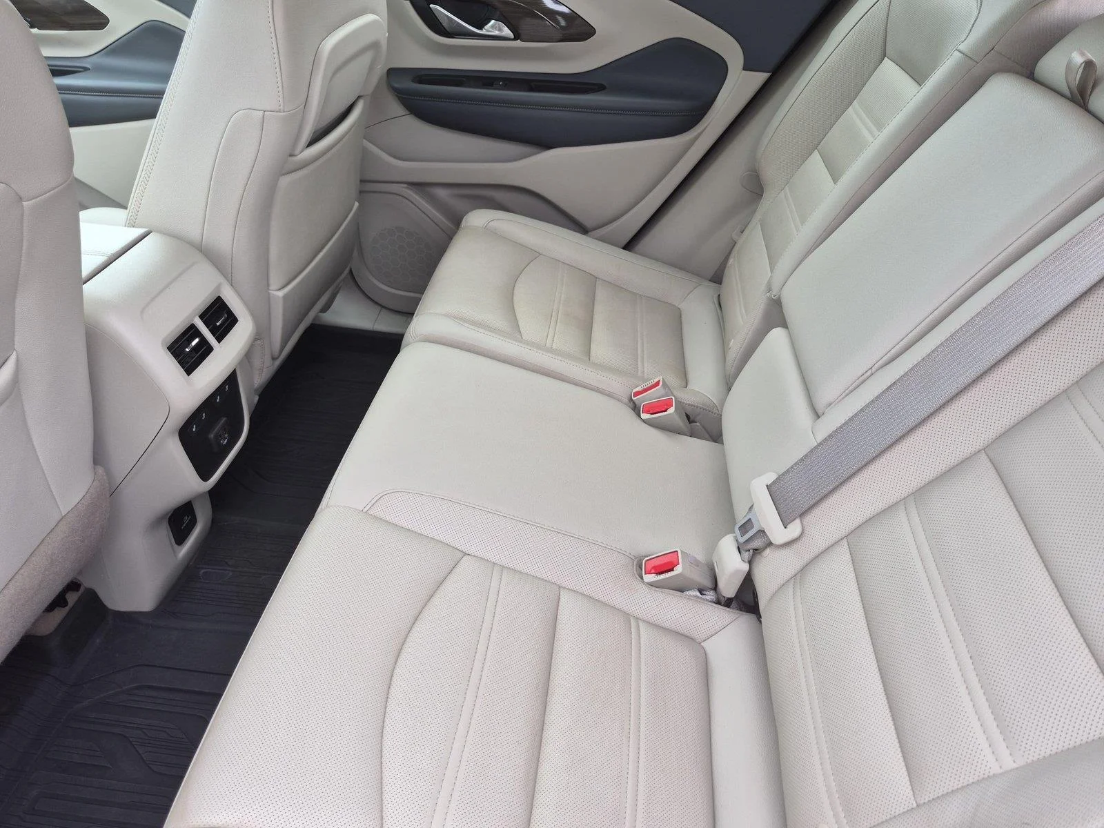 Used 2023 Ebony Twilight Metallic GMC Denali image 31