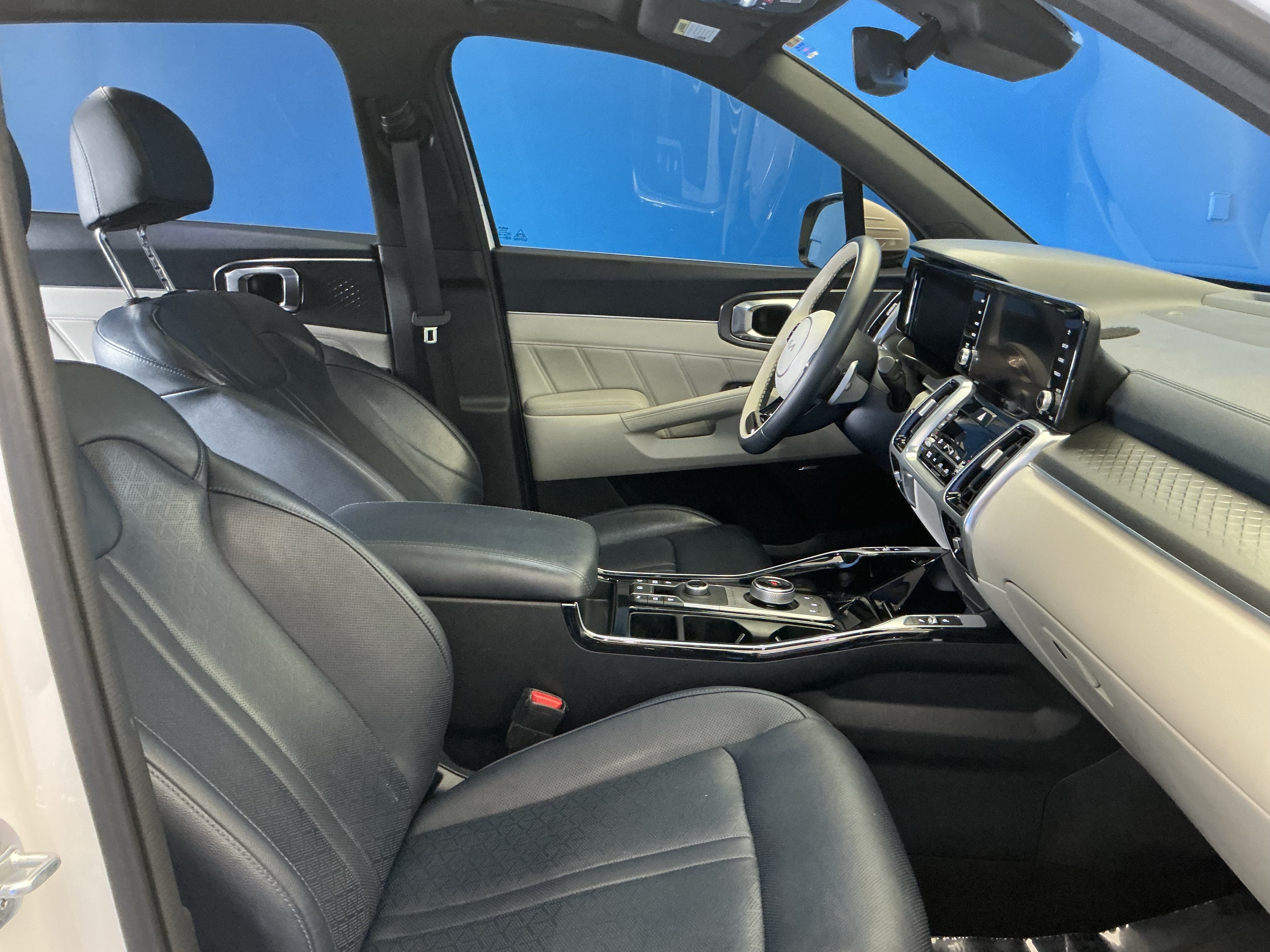 Used 2022 Snow White Pearl Kia SX Prestige image 24