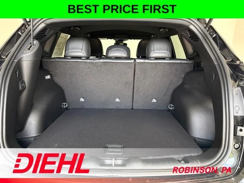 New 2026 Diamond Black Crystal Pearl-Coat Exterior Paint Jeep Limited image 9