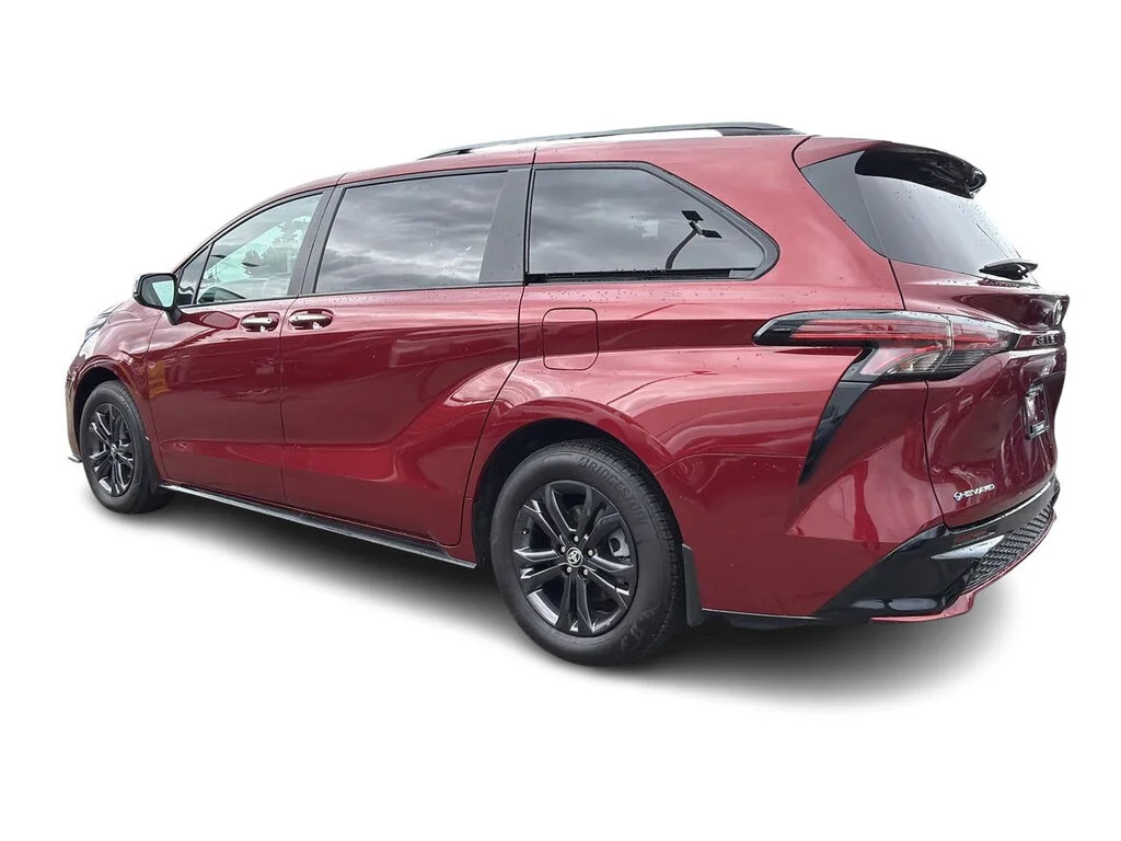 Used 2025  Toyota Sienna XSE AWD 7-Pass Dilawri Certified image 9