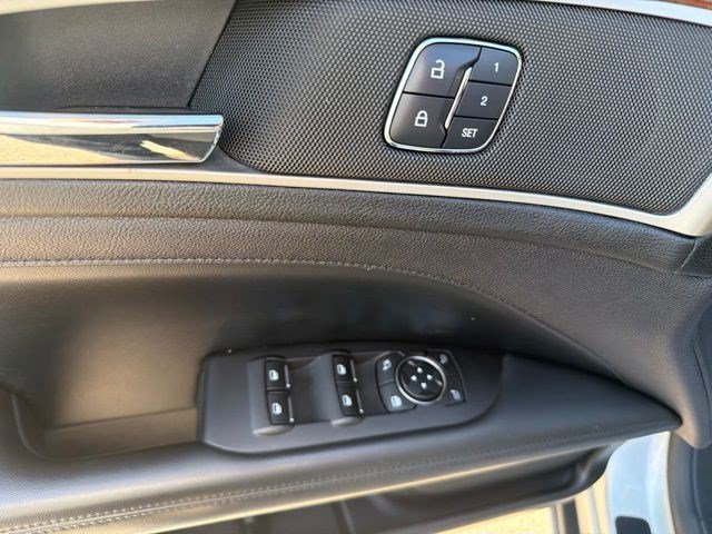 Used 2017 Ingot Silver Lincoln Reserve image 12