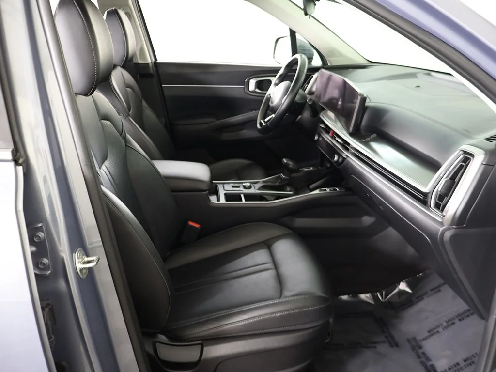 Used 2024 Silver Kia S image 32