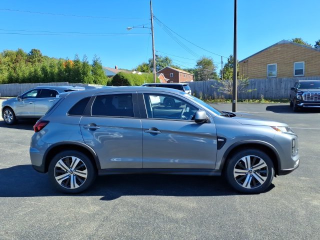 New 2027 Gray Mitsubishi 2.0 ES AWC image 2