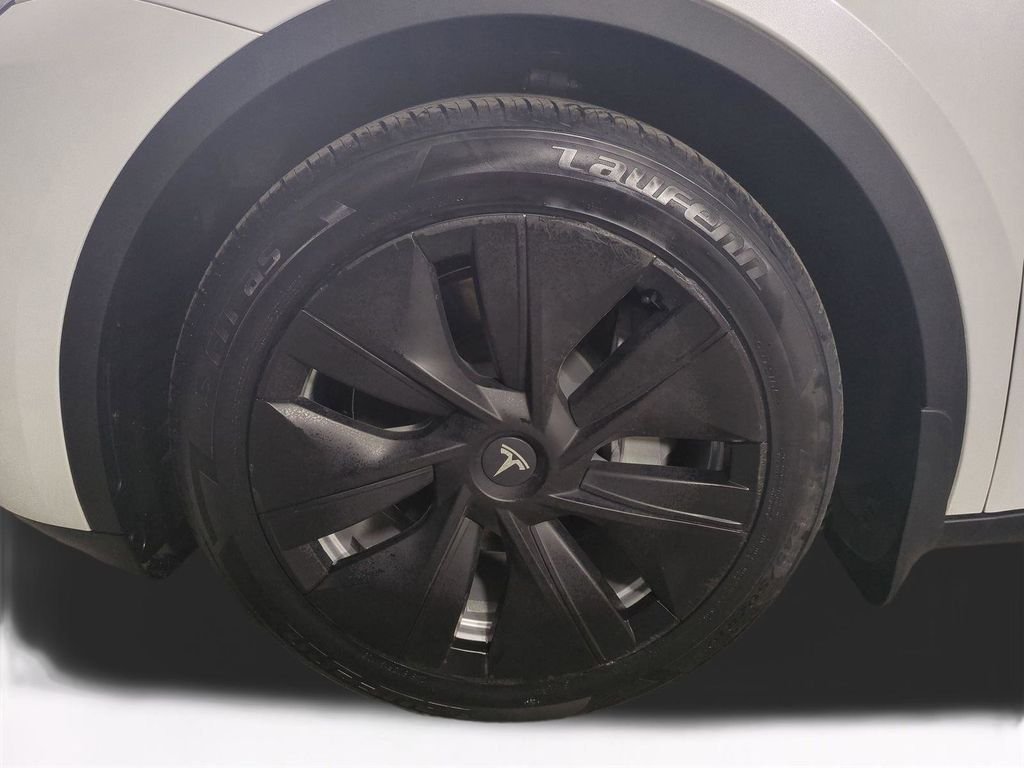 2023 Tesla Model Y Long Range - Photo 11
