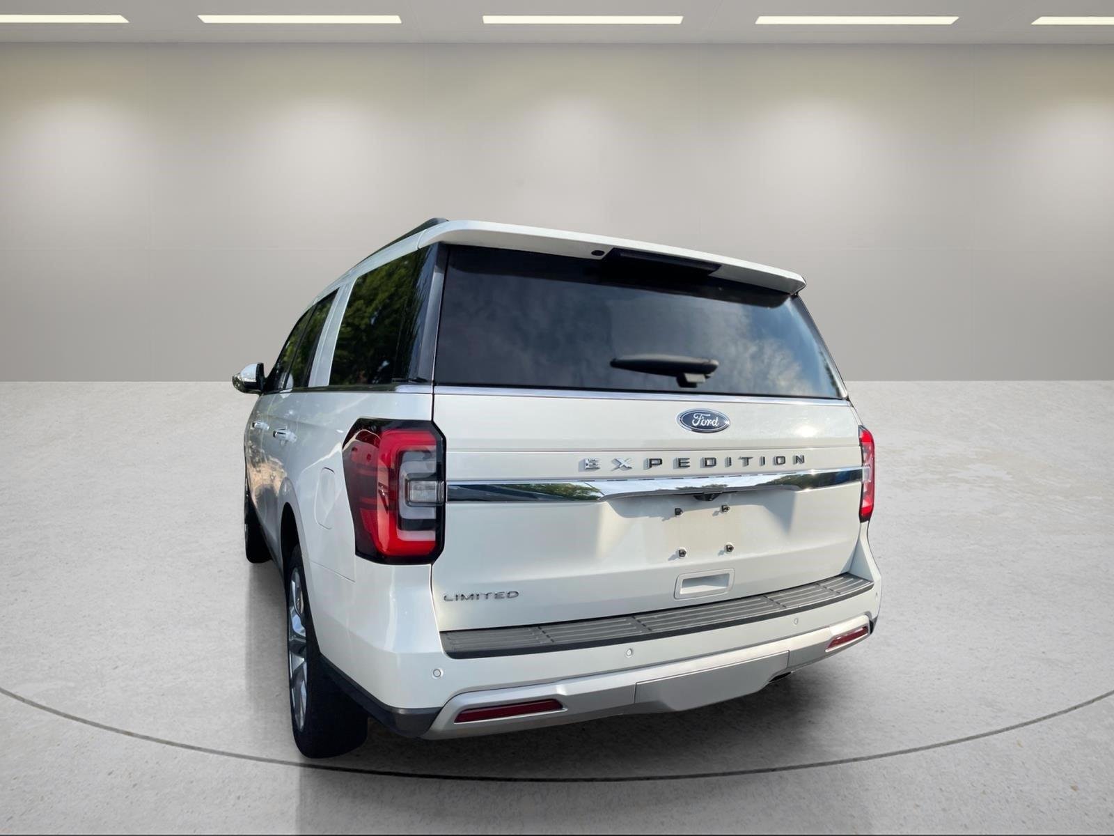 Used 2024 Star White Metallic Tri-Coat Ford Limited image 18