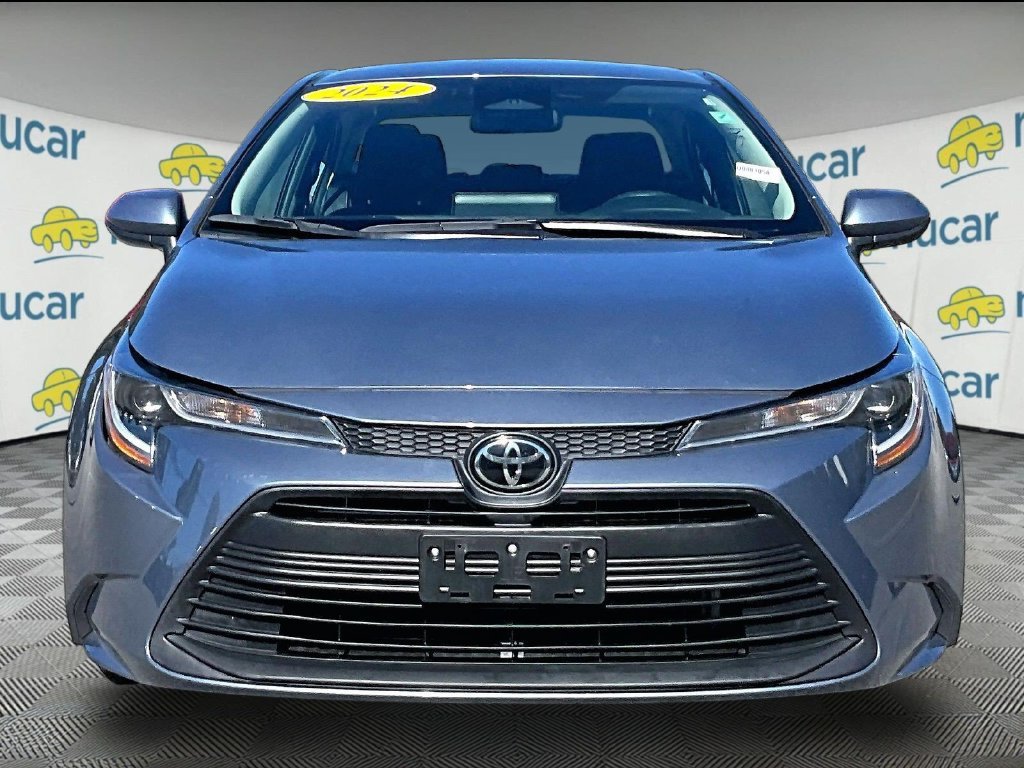 Used 2024  Toyota LE image 2