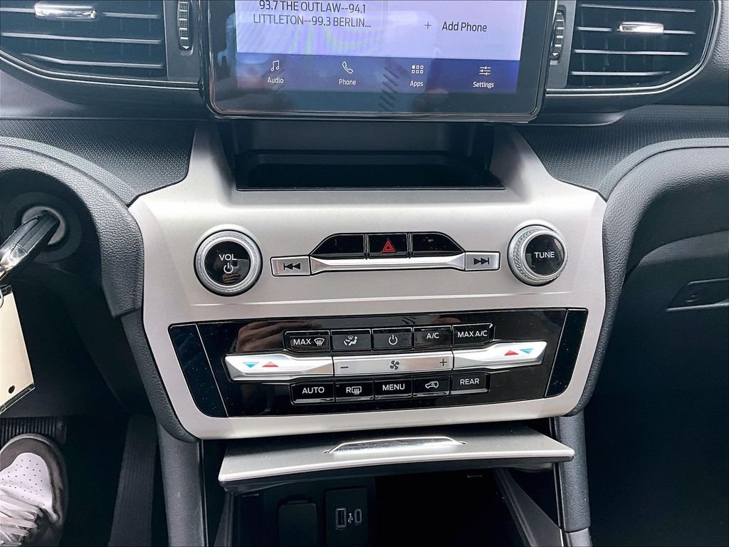 Used 2022 Silver Metallic Ford Base image 26