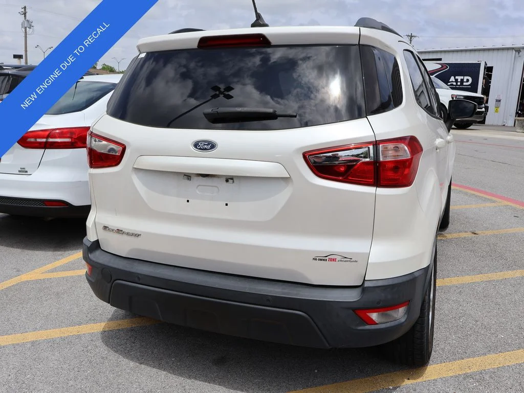Used 2018 White Platinum Clearcoat Metallic Ford SE image 16