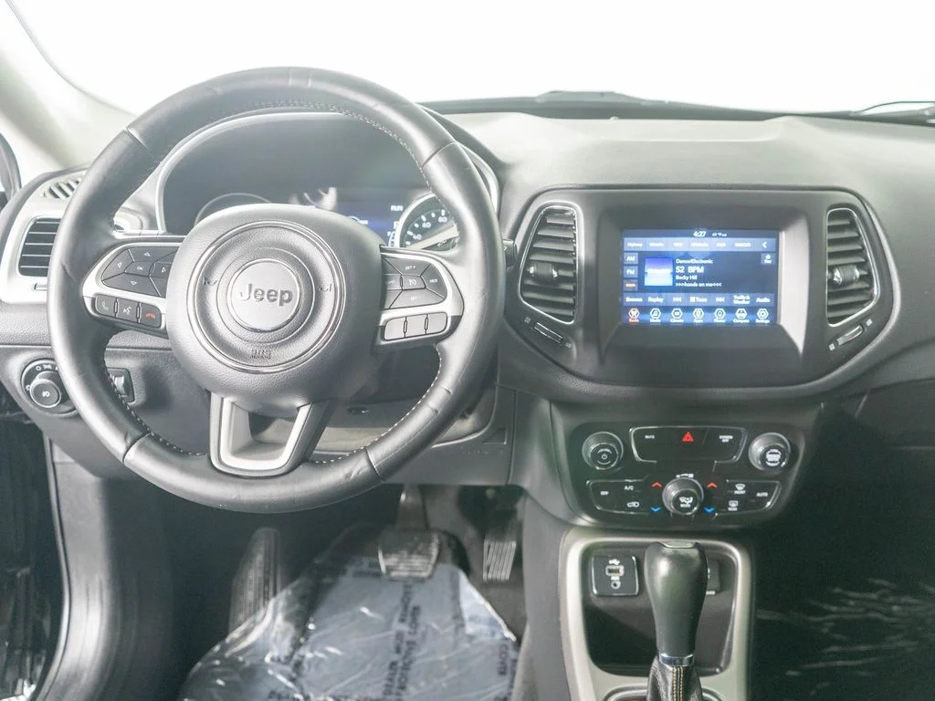 Used 2018 Black Jeep Latitude image 12