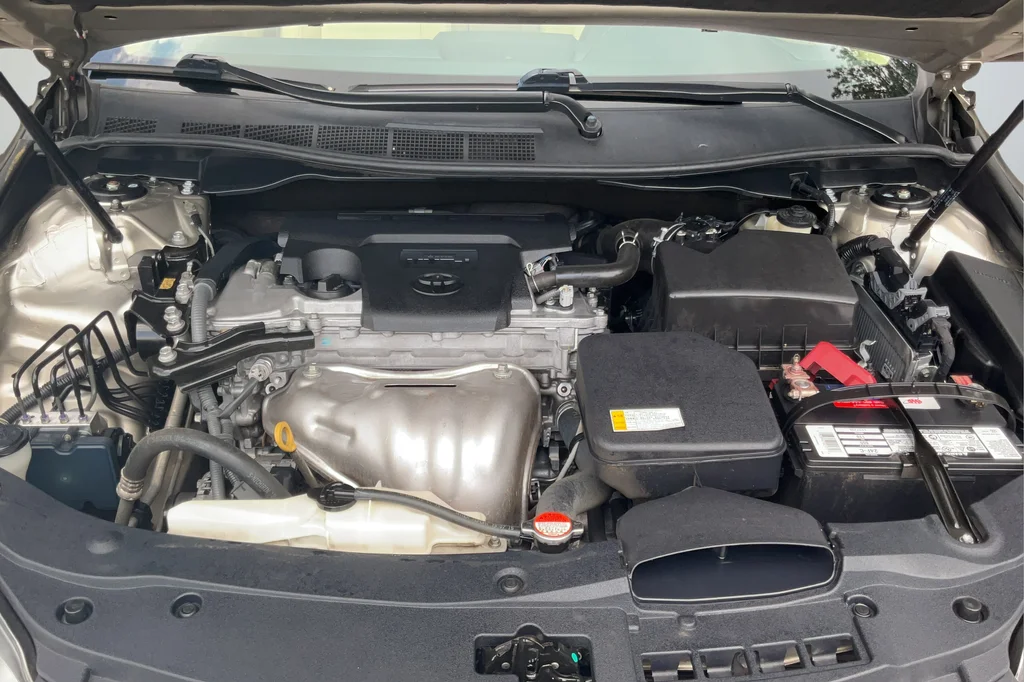 Used 2016 Gold Toyota XLE image 23