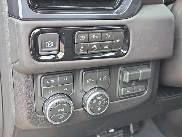 2026 GMC Yukon AT4 Ultimate - Photo 23