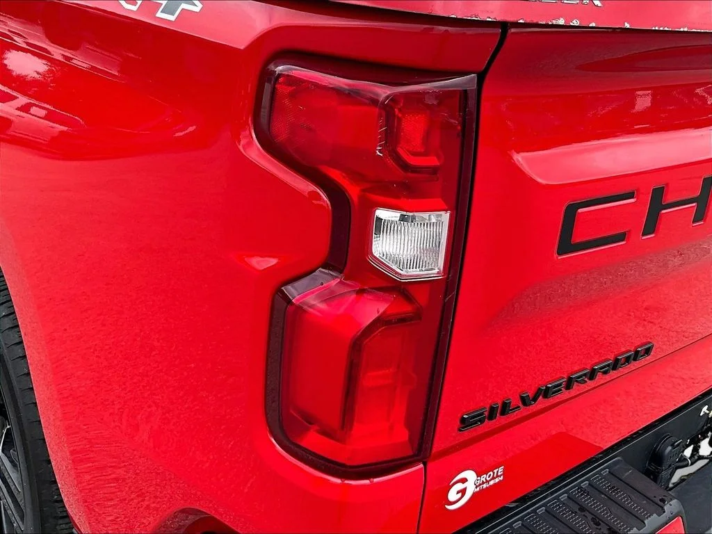 Used 2021 Red Chevrolet RST image 32