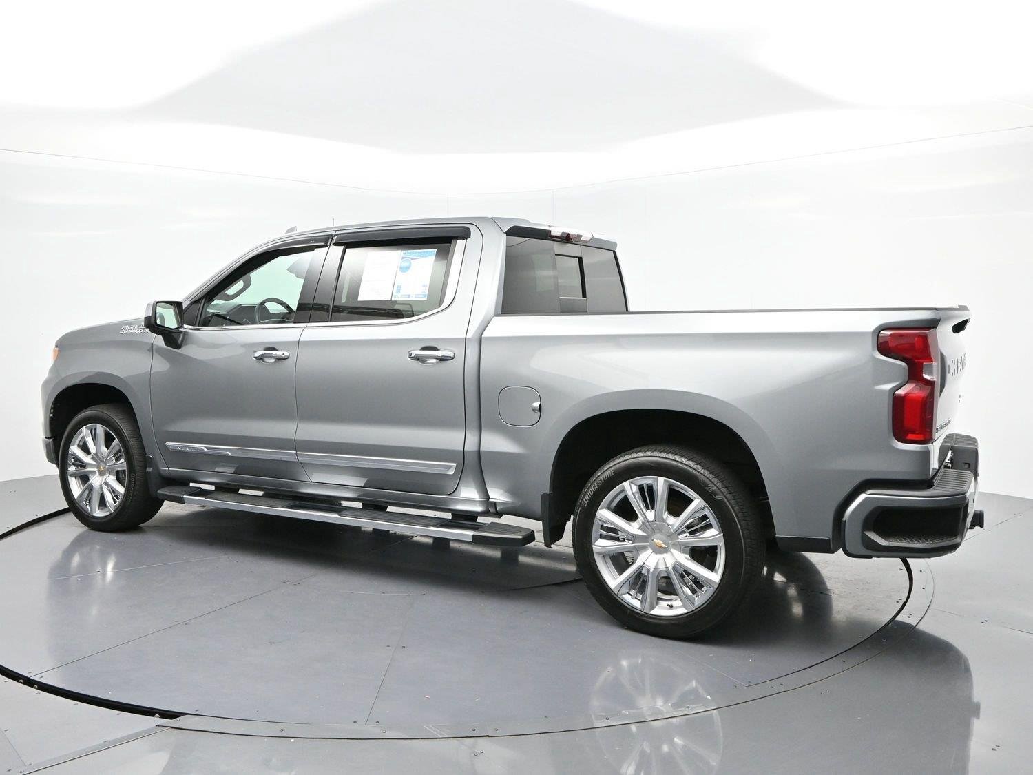 Used 2023 STERLING GRAY METALLIC Chevrolet High Country image 4