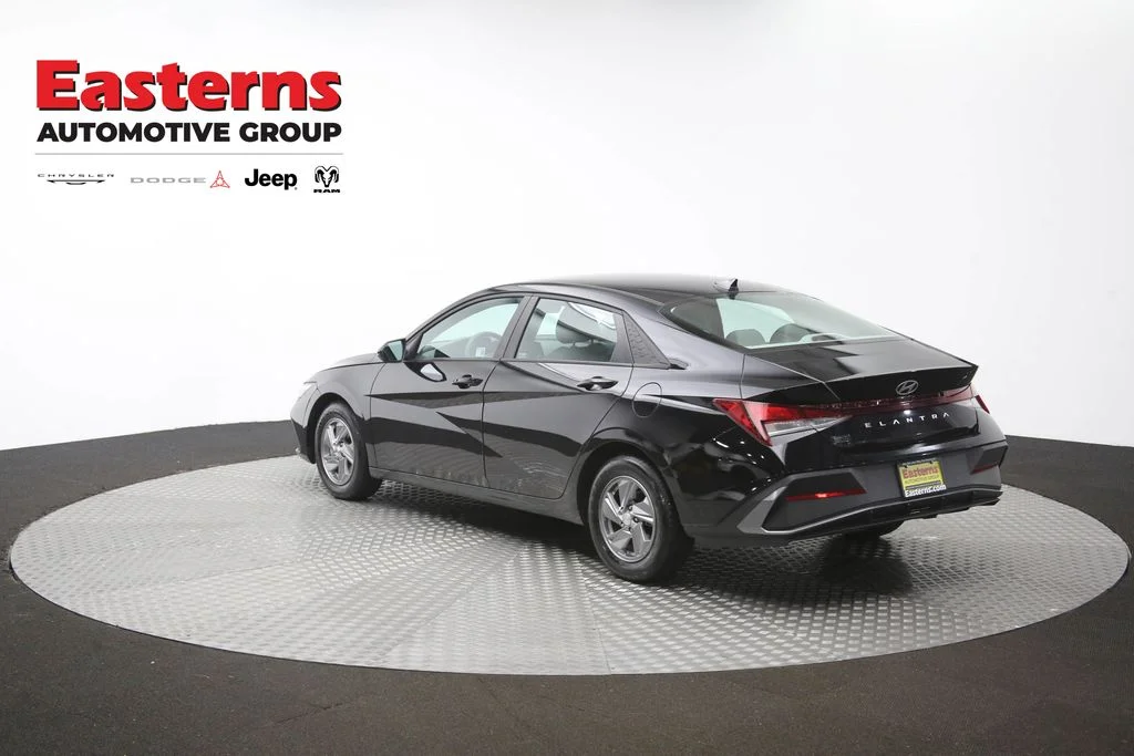 Used 2025 Black Hyundai SE image 61