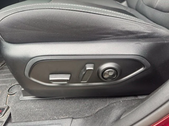 Used 2023 Red Jeep Laredo image 22