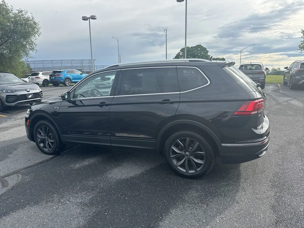 Certified Used 2022 Black Volkswagen 2.0T SE image 16