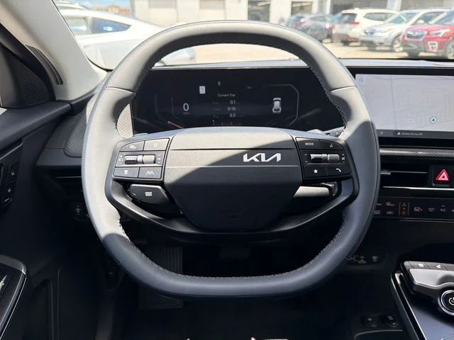 New 2026 Glacial White Pearl Kia WIND image 10