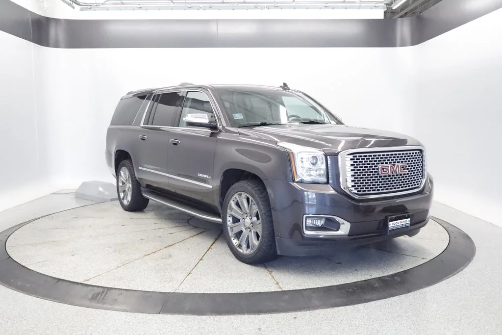 Used 2016 Silver GMC Denali image 10