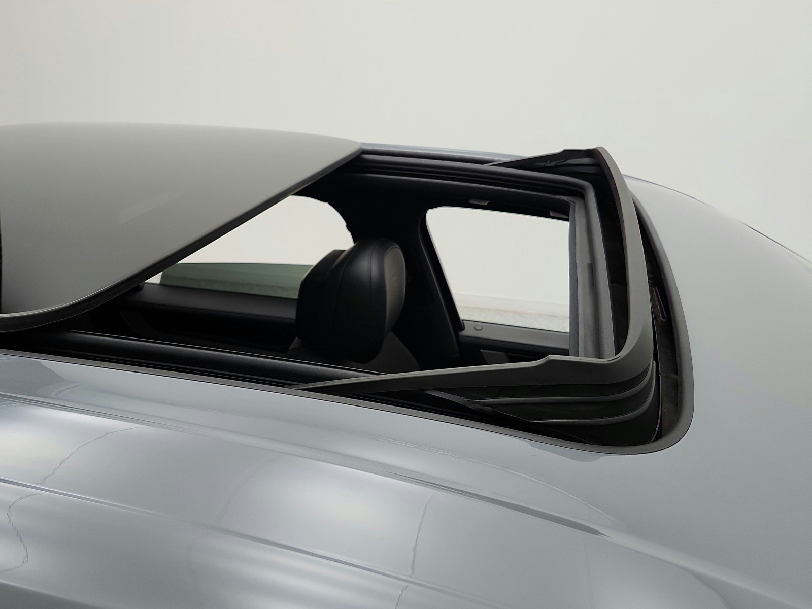 Used 2024 Arctic Grey Porsche S AWD image 19