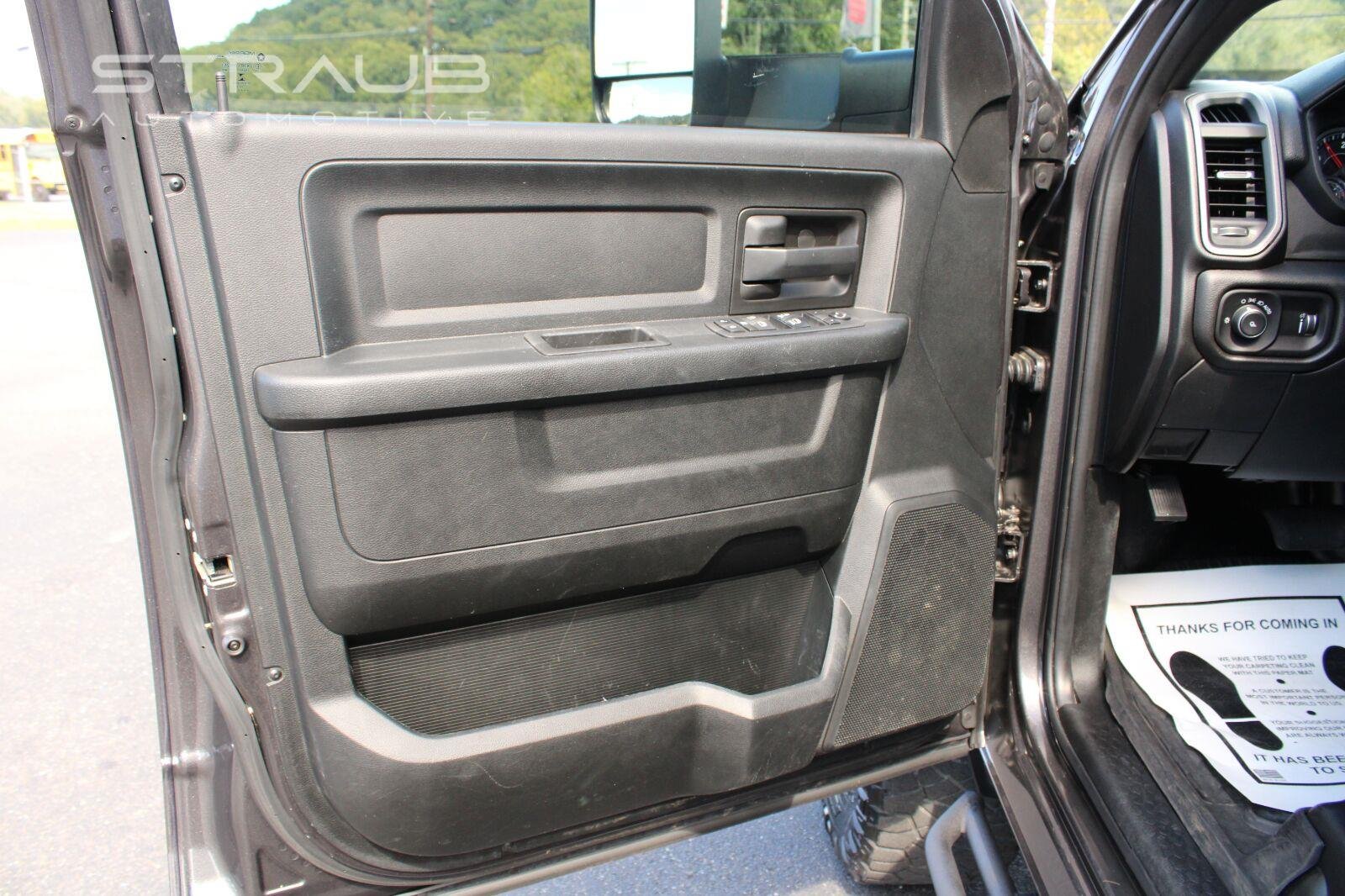 Used 2021 Granite Crystal Metallic Clearcoat Ram Tradesman image 15