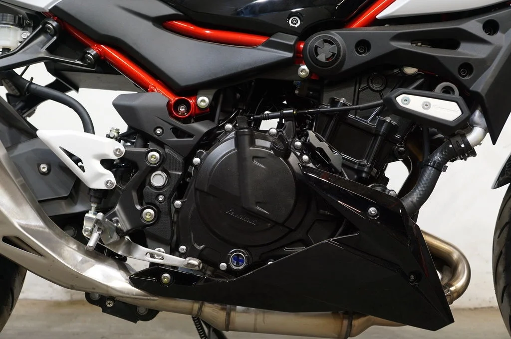 New 2026 Pearl Blizzard White/Ebony Kawasaki SE ABS image 12