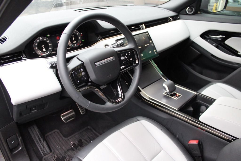 Used 2026  Land Rover Dynamic image 5