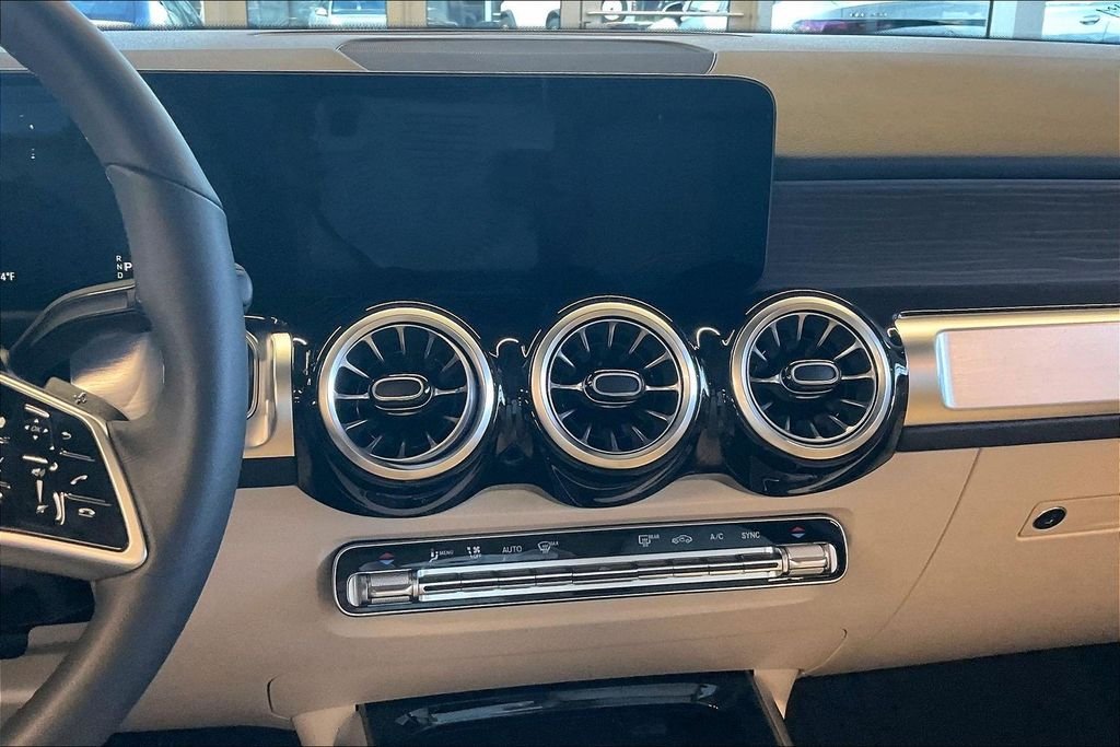 2026 Mercedes-Benz GLB GLB 250 - Photo 4