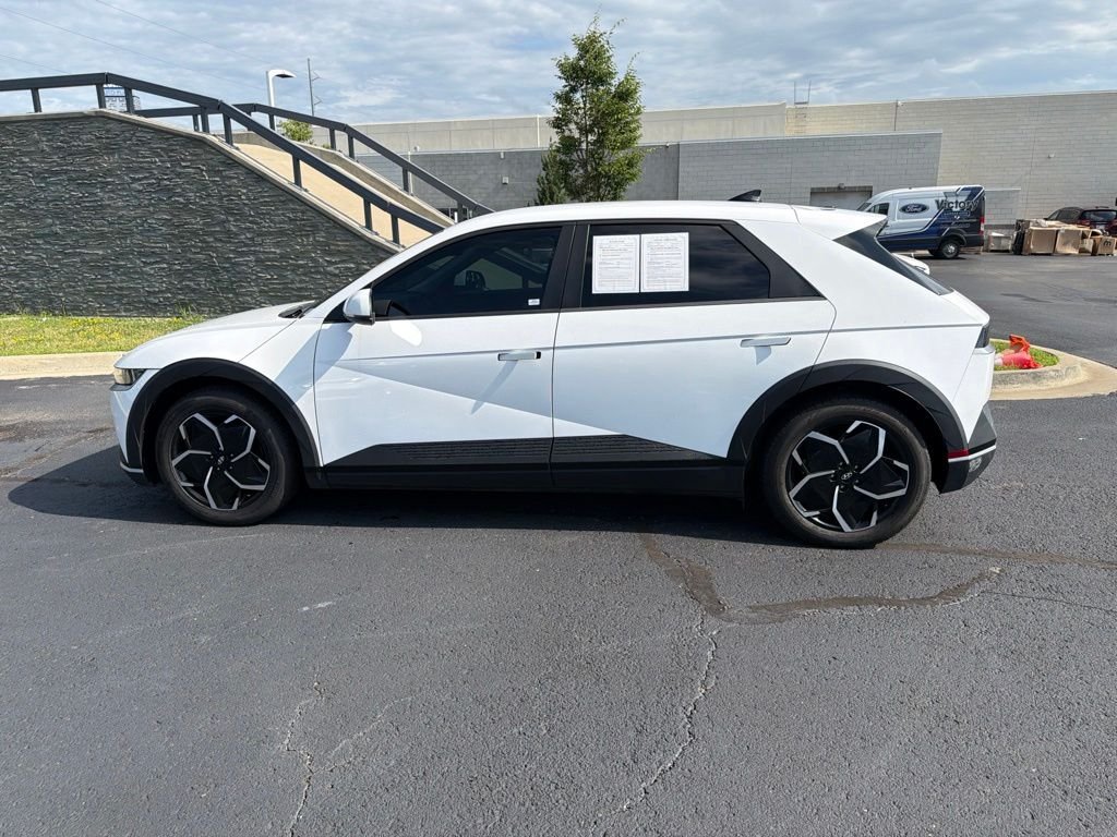 Used 2024 White Hyundai SEL image 4