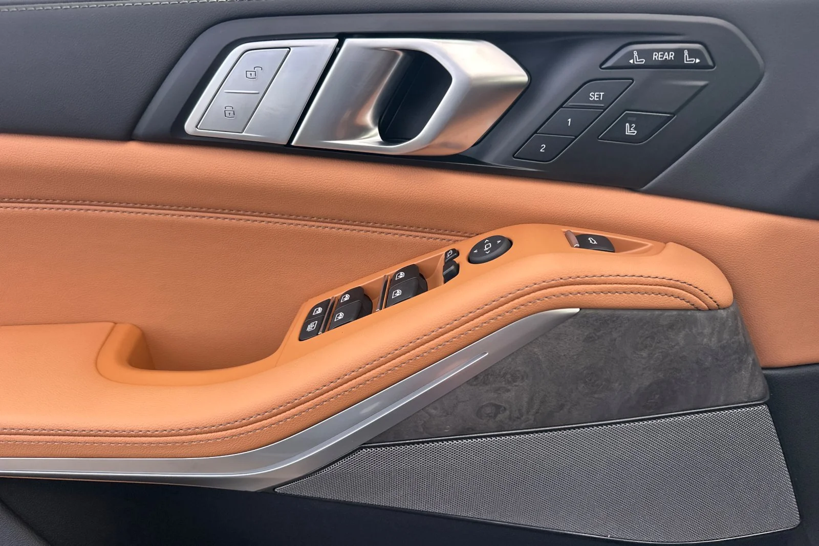 New 2027 Brooklyn Grey Metallic BMW xDrive40i image 8