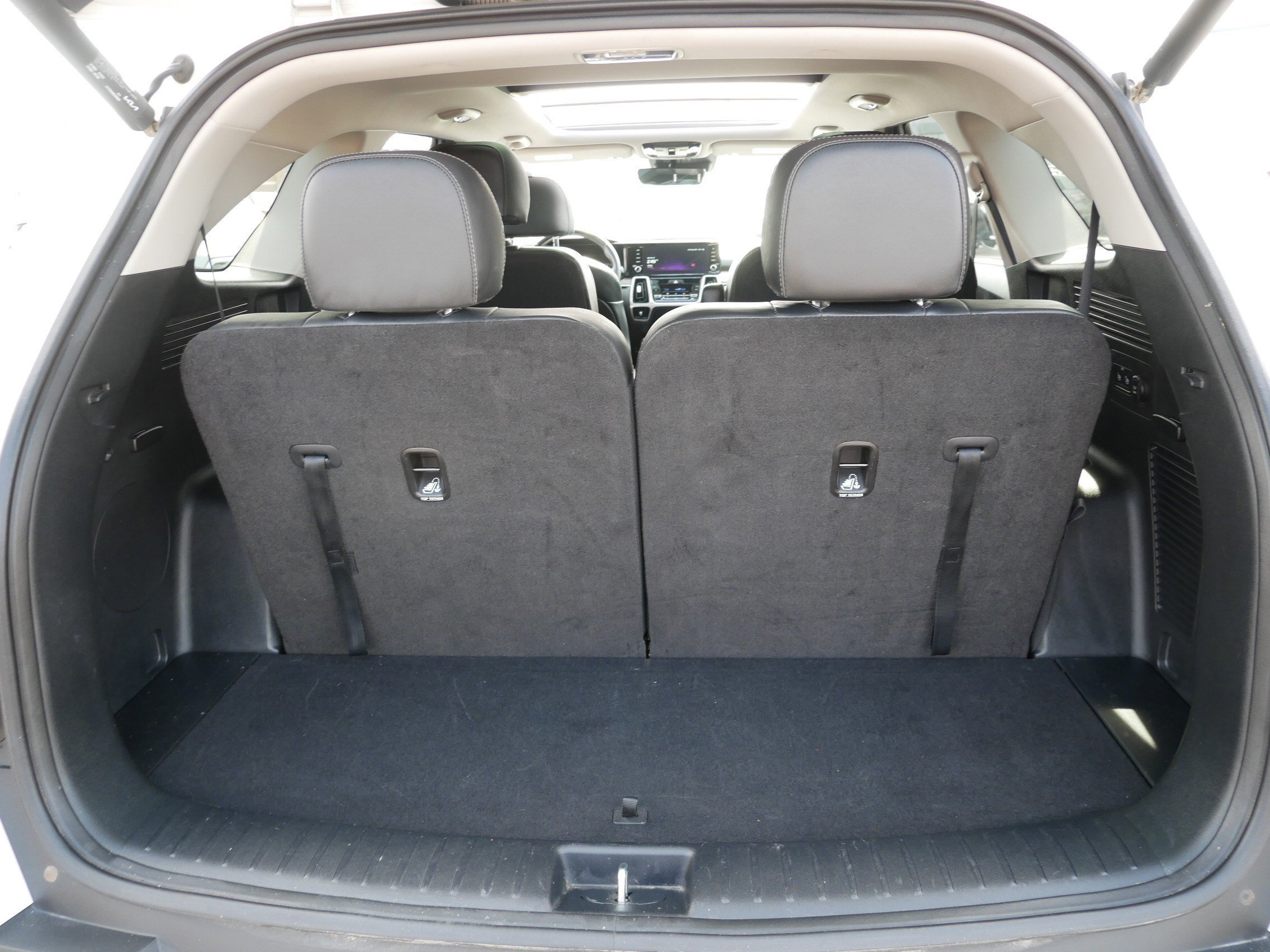 Used 2023 Glacial White Pearl Kia X-Line EX image 18