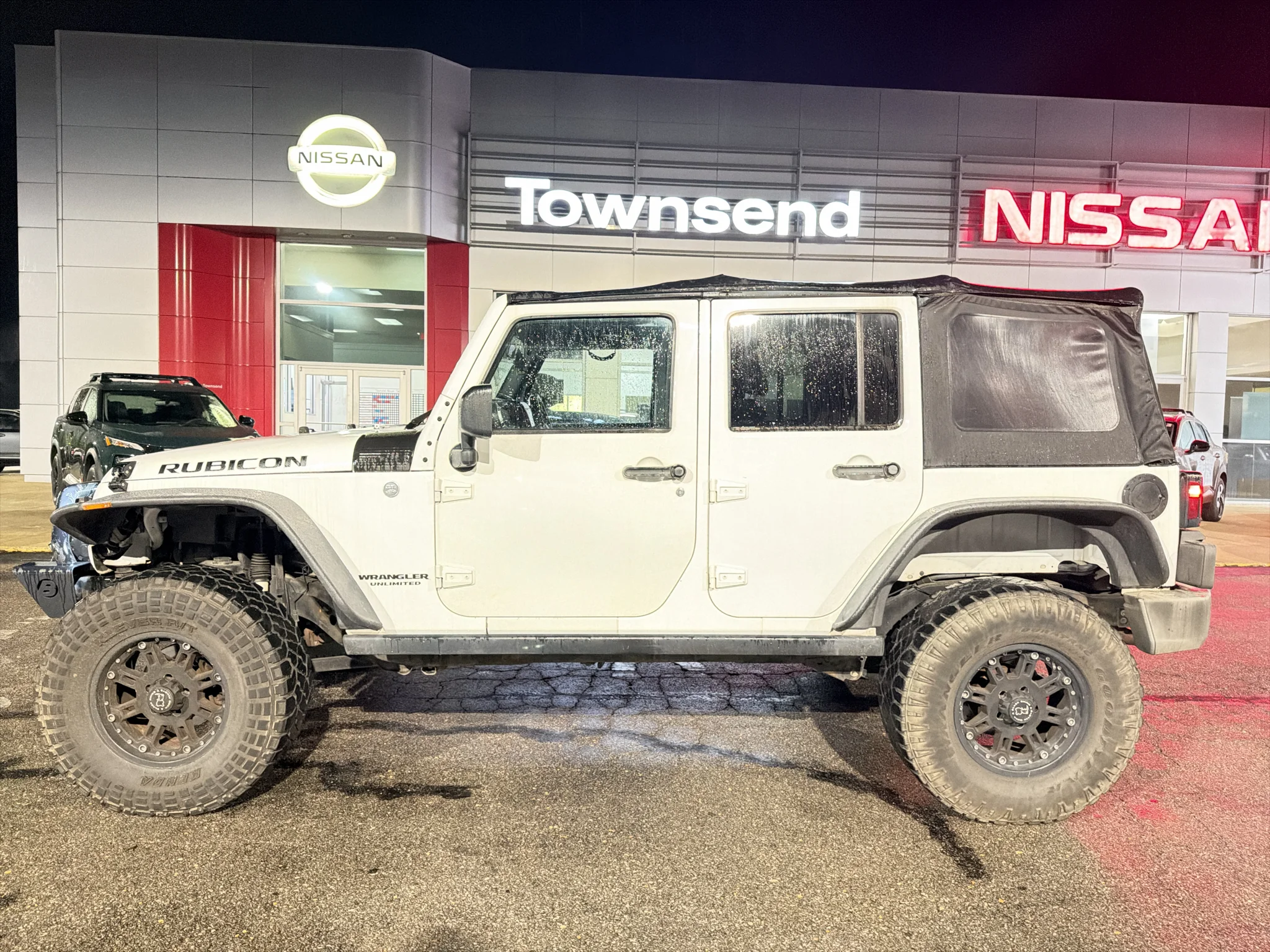 Used 2011 Bright White Clearcoat Jeep Rubicon image 7