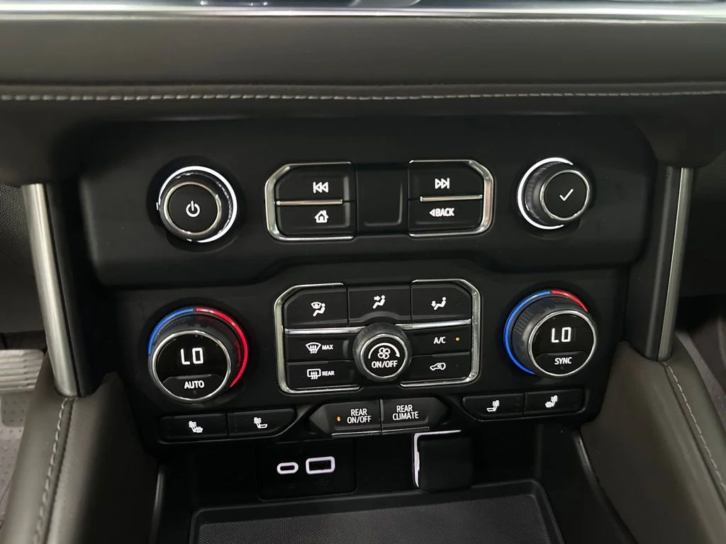 Used 2023 Blue Chevrolet Z71 image 20