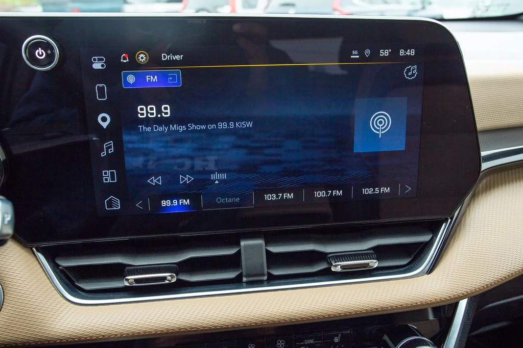 Used 2025 Black Metallic Chevrolet AWD ACTIV image 30