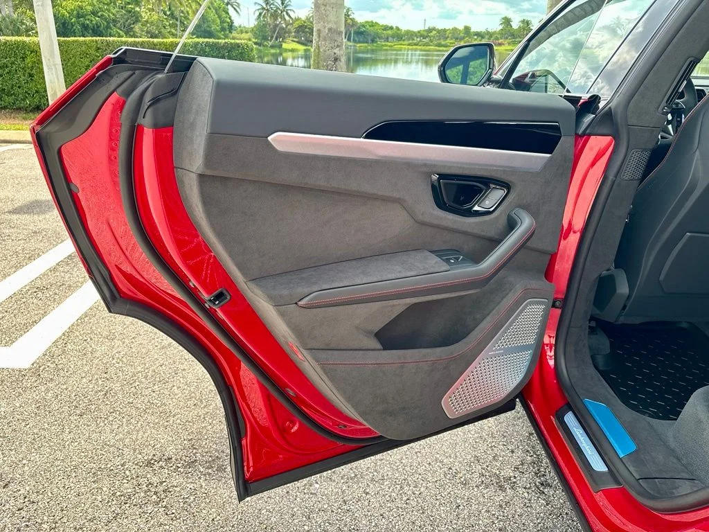New 2026 Rosso Efesto Metallic Lamborghini SE image 15