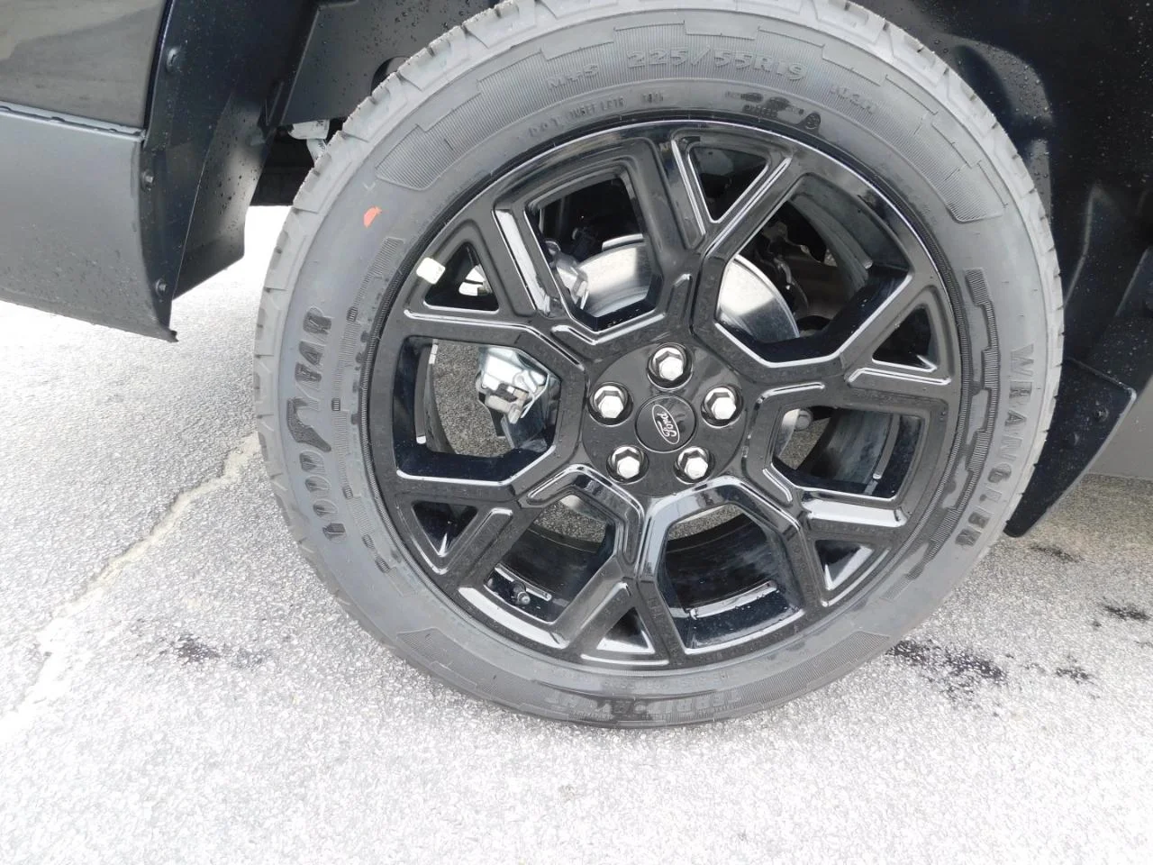 New 2025 Shadow Black Ford XLT image 9
