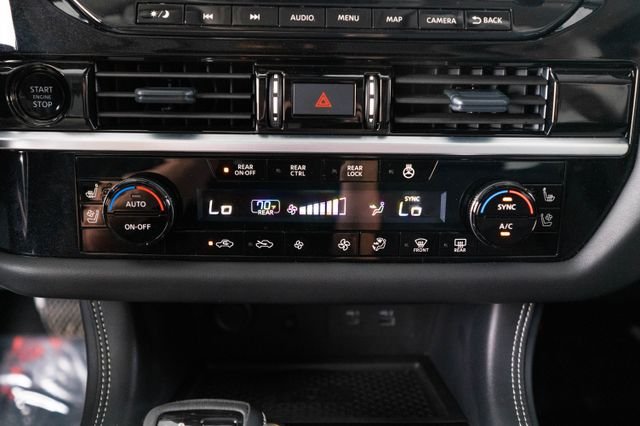 Used 2025 Silver Nissan Platinum image 29