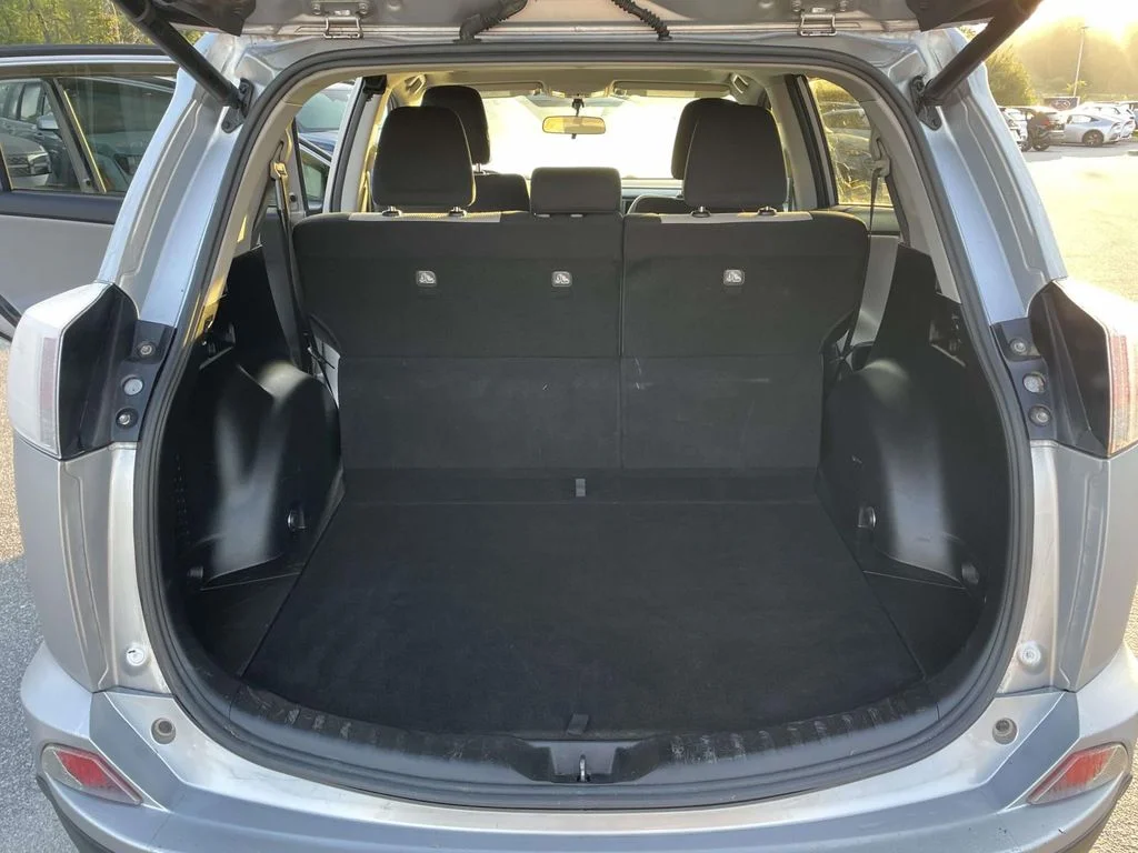 Used 2016 Silver Sky Metallic Toyota XLE image 31