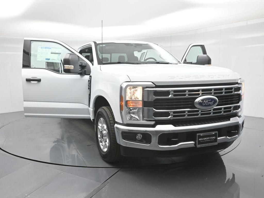 New 2026 Oxford White Ford XLT image 28