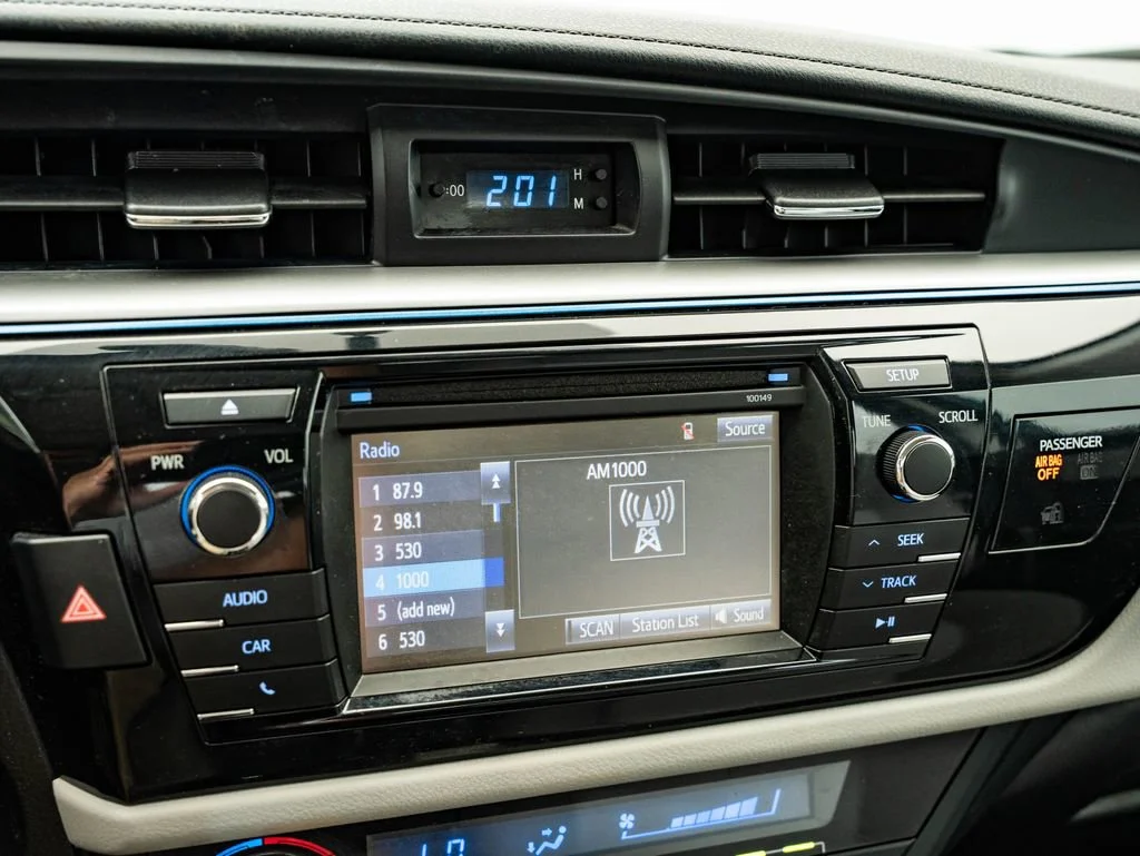 Used 2015 Slate Metallic Toyota LE image 33